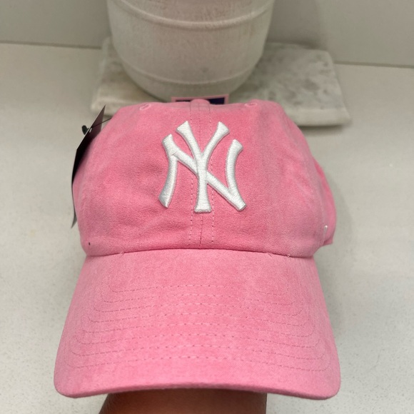 NEW YORK YANKEES PINK BASEBALL CAP! Adjustable fit!! Cute !!!! - Picture 1 of 4